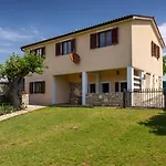 Greis With 4 Bedrooms And Pool In Buje *