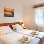 Vila Greis With 4 Bedrooms And Pool In Buje Momjan