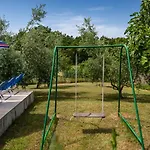 Vila Greis With 4 Bedrooms And Pool In Buje *