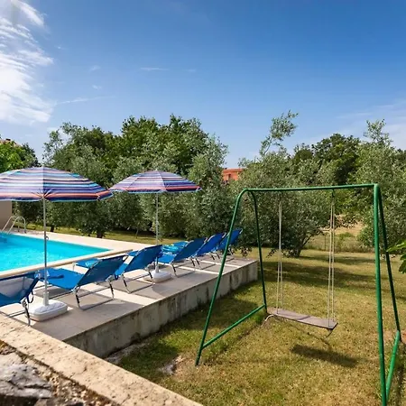 Greis With 4 Bedrooms And Pool In Buje 빌라 Momjan