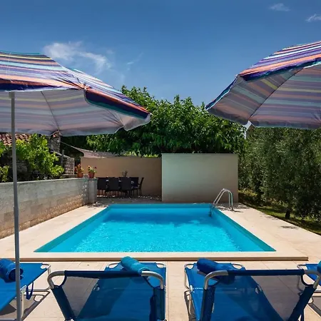 Greis With 4 Bedrooms And Pool In Buje