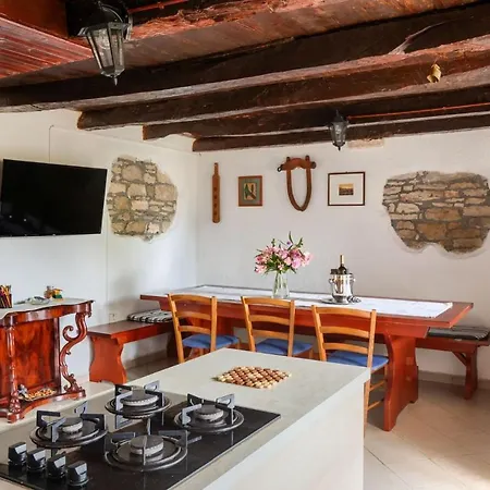Greis With 4 Bedrooms And Pool In Buje Momjan