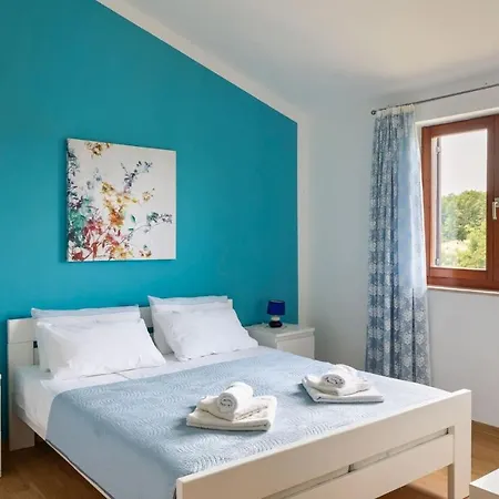 Greis With 4 Bedrooms And Pool In Buje 빌라