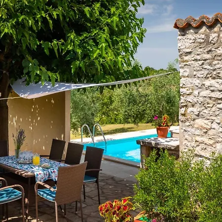 Greis With 4 Bedrooms And Pool In Buje *