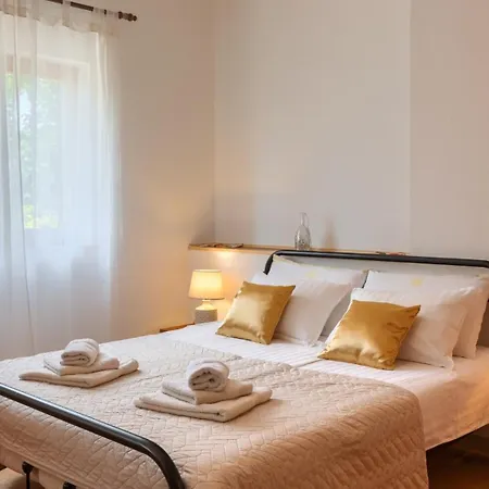 Greis With 4 Bedrooms And Pool In Buje