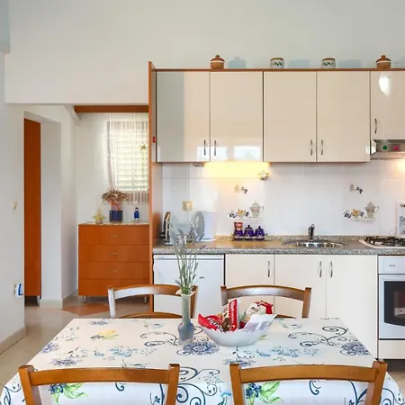 Vila Greis With 4 Bedrooms And Pool In Buje Momjan
