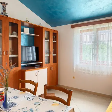 Greis With 4 Bedrooms And Pool In Buje *