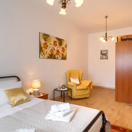 Greis With 4 Bedrooms And Pool In Buje Βίλα *