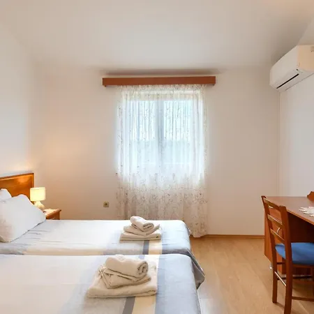 Greis With 4 Bedrooms And Pool In Buje Momjan
