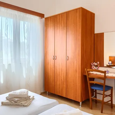 Βίλα Greis With 4 Bedrooms And Pool In Buje Momjan