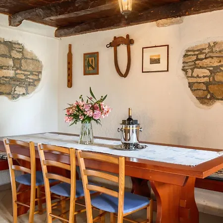 Greis With 4 Bedrooms And Pool In Buje Βίλα *